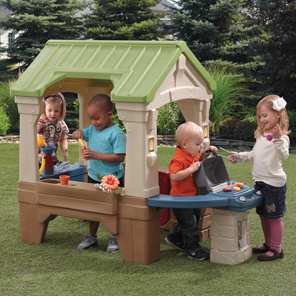 toddler playhouse outside